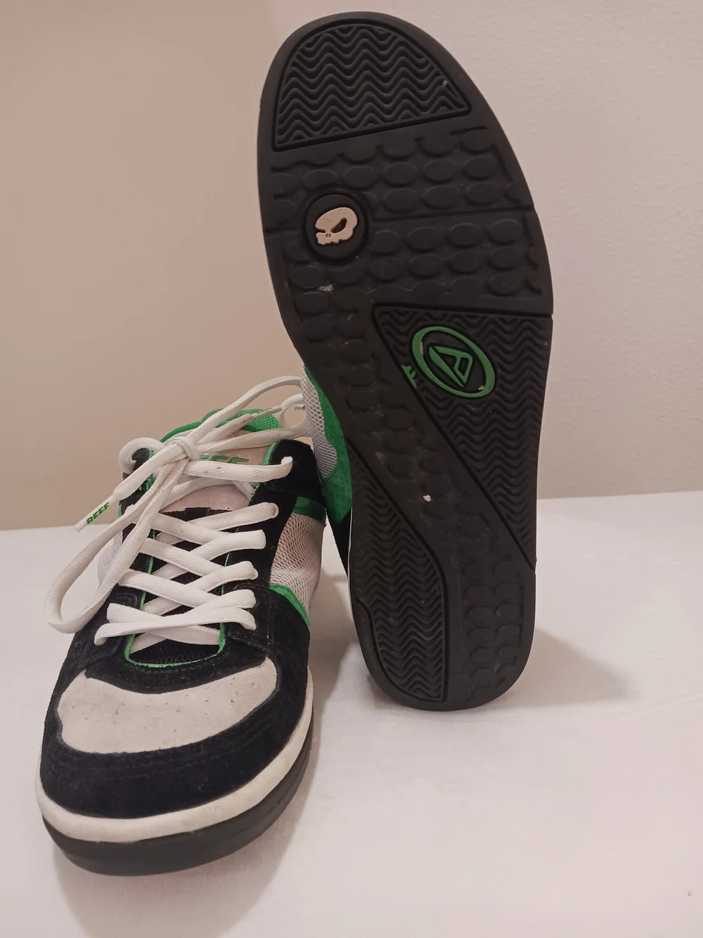 Reef Low-Top Skate Sneakers in Black, White & Green